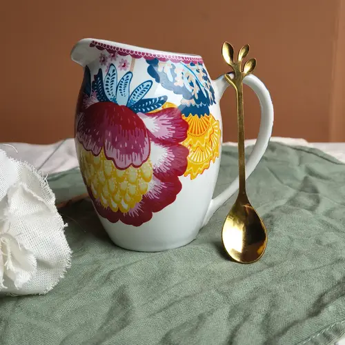 Lechera Roberta Allen Diseño Floral
