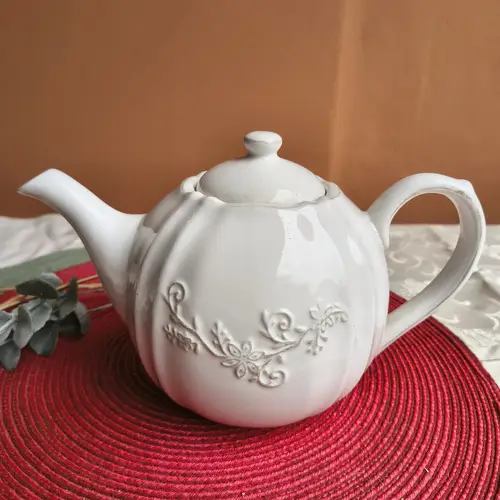 Tetera Blanca Vintage