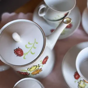 Juego de Té de Porcelana Marly Florcitas Amarillas Y Rojas