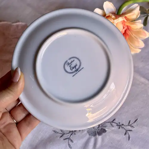 Juego de Té de Porcelana Tsuji Honguitos Con Ribetes Rojo - Image 2