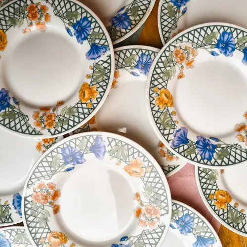 Platito de Porcelana Made In China Borde Cuadriculado