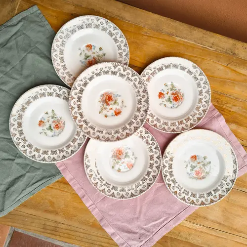 Platito de Loza Detalles Dorados En El Borde