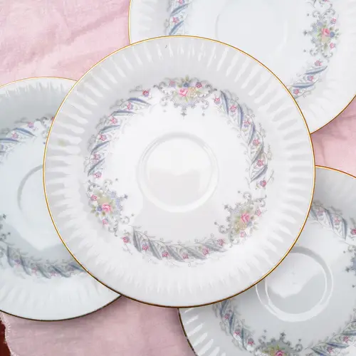 Platito de Porcelana Tsuji Florcitas De Colores Pequeñas - Image 3