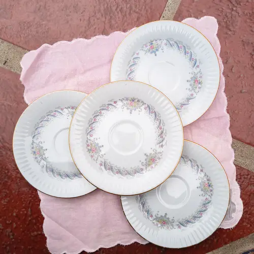 Platito de Porcelana Tsuji Florcitas De Colores Pequeñas