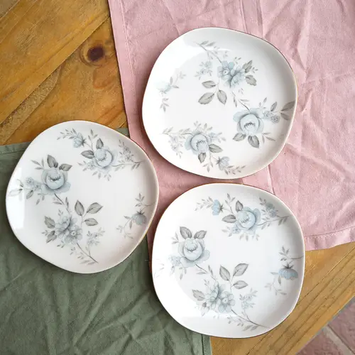 Platito de Porcelana Tsuji Cuadrados Flores Celestes