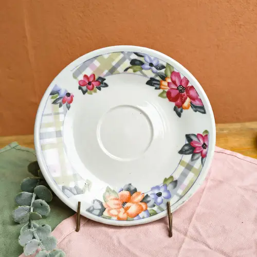 Platito de Porcelana Cuadriculado Con Flores De Colores