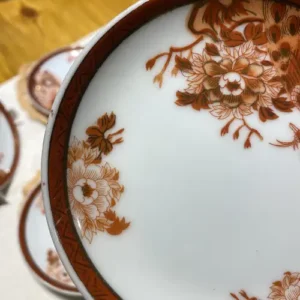 Platito de Café Tsuji Pavo real rojo pintado a mano borde dorado