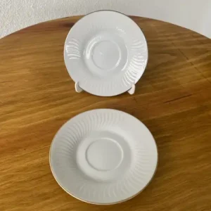 Platito de Café Tsuji Blancos con relieve en bordes