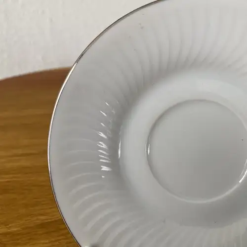 Platito de Café Tsuji Blancos con relieve en bordes - Image 3