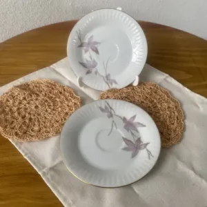Platito de Café Tsuji Con flores rosas