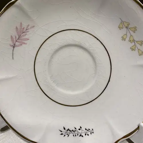 Platito de Café Sajonia Marfil con borde dorado