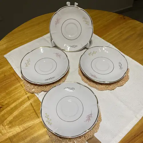 Platito de Café Sajonia Marfil con borde dorado - Image 3