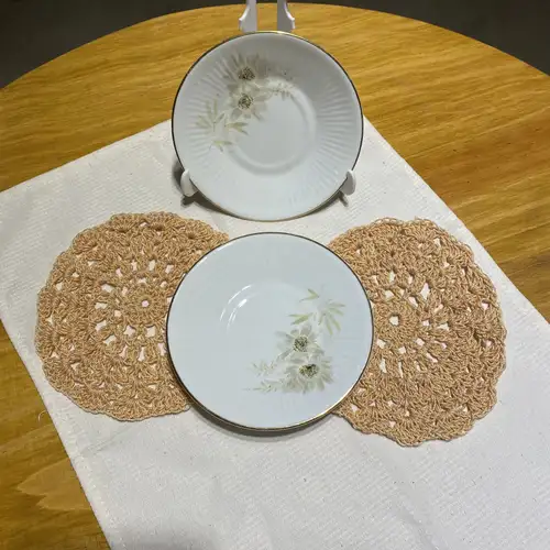 Platito de Café Verbano Dalias pintadas, relieve desde centro y borde dorado - Image 3