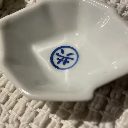 Set de 3 Platitos de Porcelana Vintage Japonesa con Sello Azul (6x8 cm) - Image 2