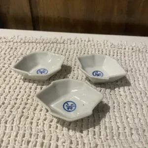 Set de 3 Platitos de Porcelana Vintage Japonesa con Sello Azul (6x8 cm)