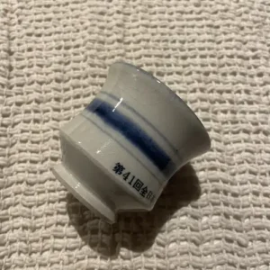 Taza Vintage de Porcelana Japonesa con Franjas Azules (8x7 cm)