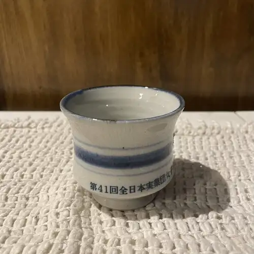 Taza Vintage de Porcelana Japonesa con Franjas Azules (8x7 cm) - Image 3