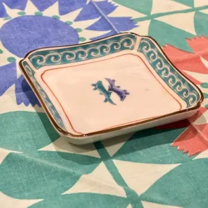 Platito Cuadrado de Porcelana Vajilla Japonesa con Greca Verde y Motivo Floral (9,5 cm)