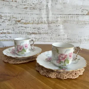 Duo de Café Vintage Inglés de Loza con Flores Rosas y Asas Talladas (90cc) - Lote de 2 duos