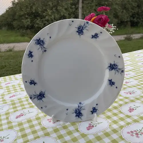 Plato Playo Vintage de Porcelana con Rosas Azules (24 cm) - Image 3