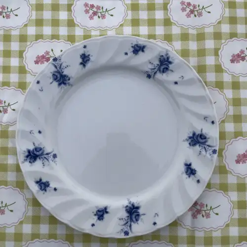 Plato Playo Vintage de Porcelana con Rosas Azules (24 cm)