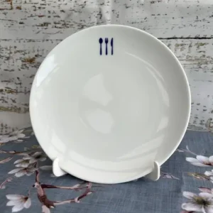 Plato de Postre Vintage de Porcelana con Ícono de Cubiertos Azul (17 cm)