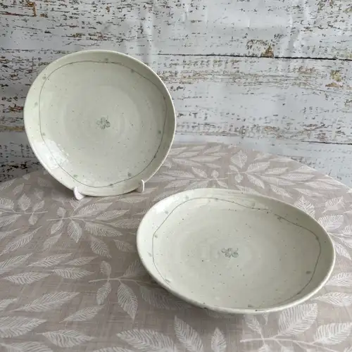 Plato de Postre Vintage de Cerámica Jaspeada Celadón con Trébol (19 cm) - Image 3
