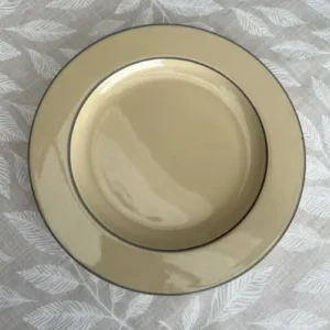Plato de Postre Vintage de Cerámica Color Mostaza con Filo Oscuro (20 cm)